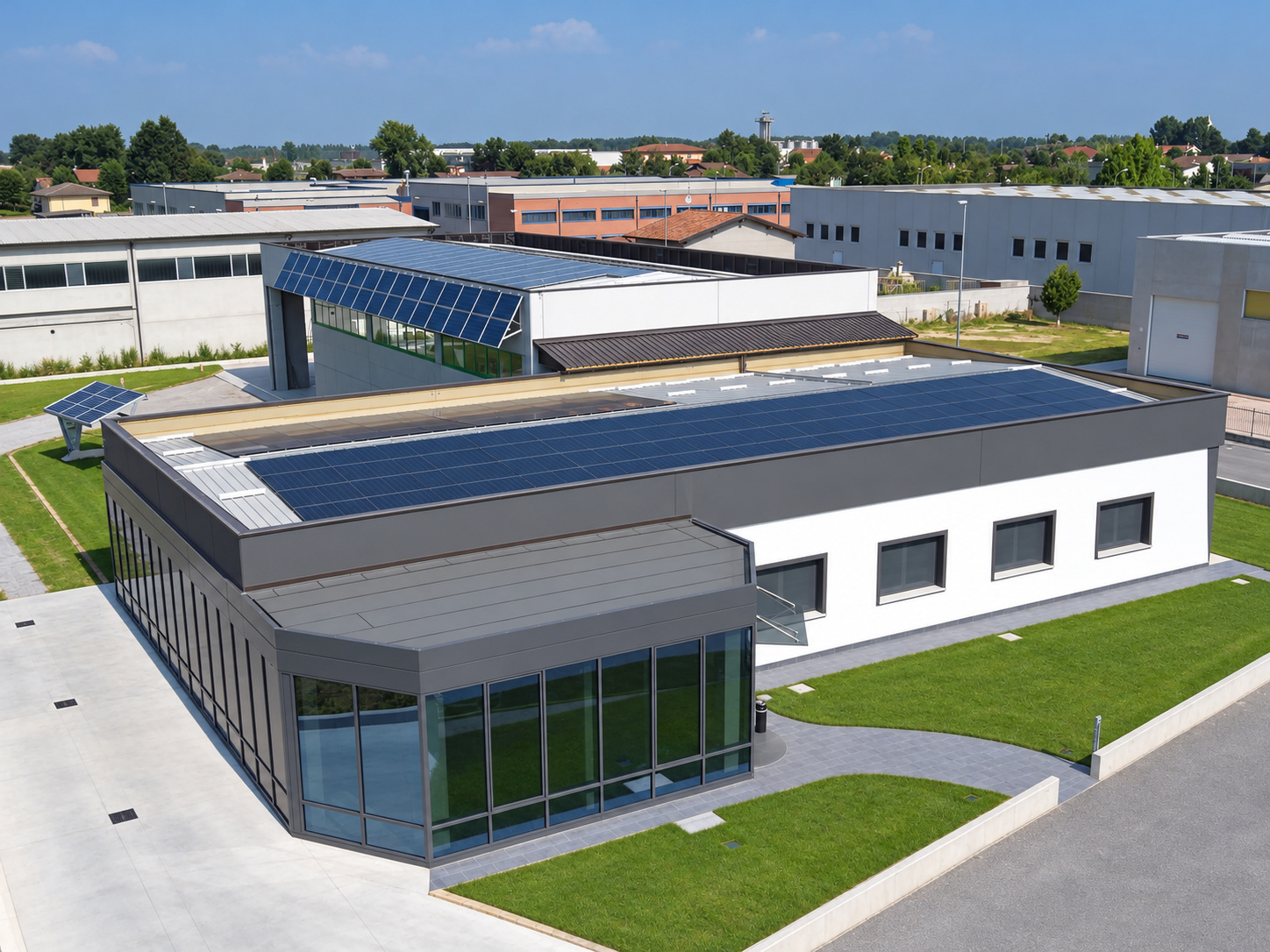 Vista aerea dell’edificio aziendale con copertura fotovoltaica