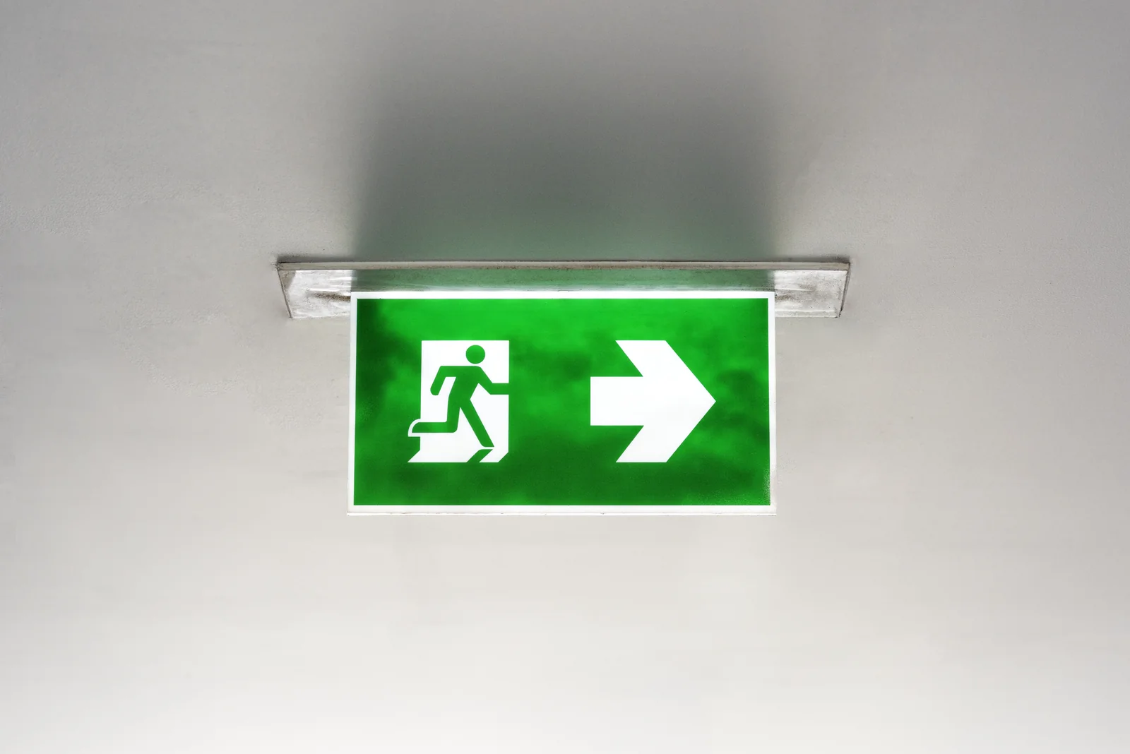 Lampada di emergenza con segnalazione della via di esodo