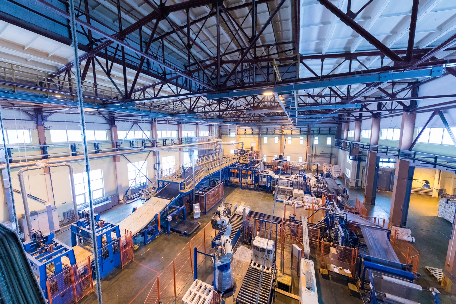 Interno di un capannone industriale
